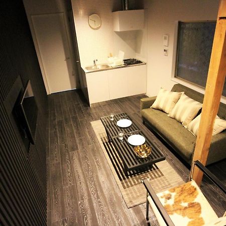Sekai Hotel Tsuki Осака Екстериор снимка