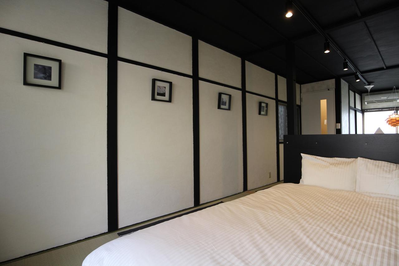 Sekai Hotel Tsuki Осака Екстериор снимка